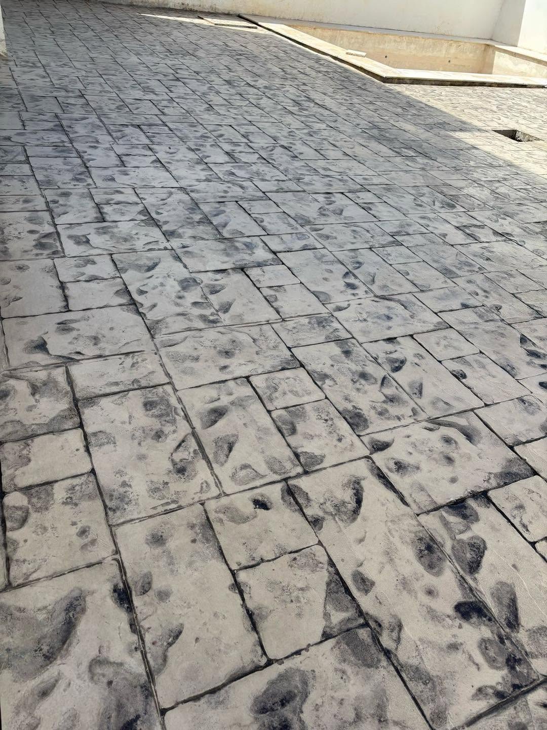 Concreto estampado gris con rectángulos de distintos tamaños
